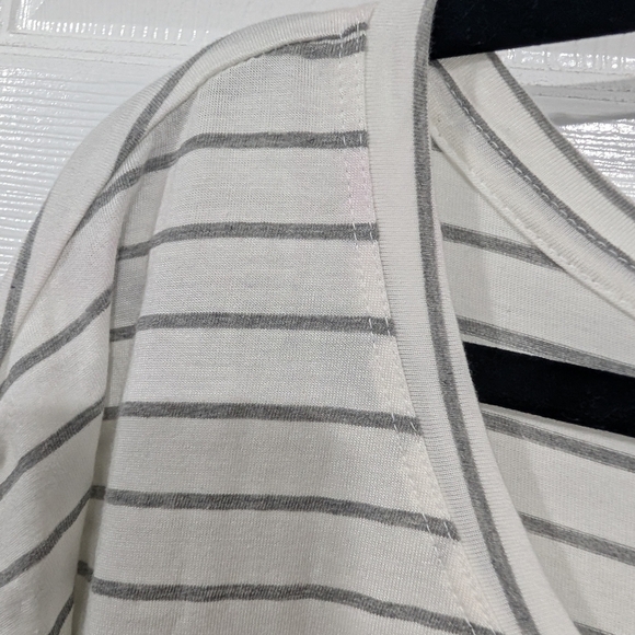 NWT Lane Bryant White & Gray Striped Short Sleeve Tee in Size 18/20 (2X) - Picture 4 of 10